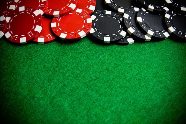 Live Sic Bo table with dice cup and payout board on harpatoto